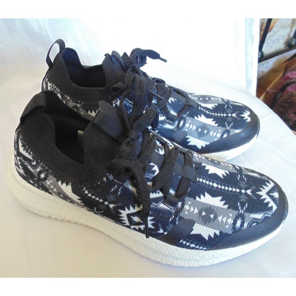 Crazy Train Stargazer Shoes Womens size 10 Comfy Walking Cute Aztec Black Grey